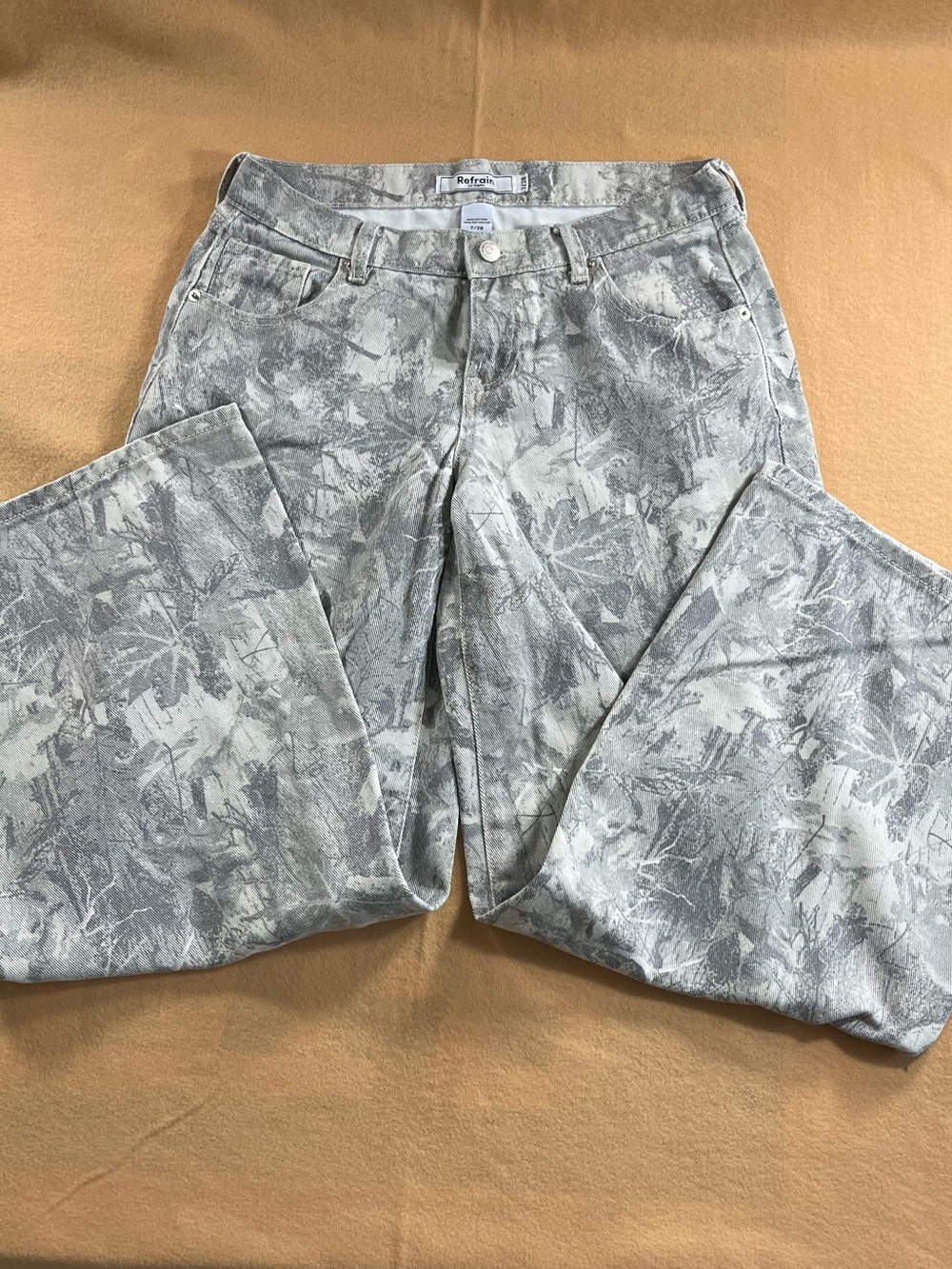Refrain Real Tree Camo Light Gray Abstract Wide Leg Jeans